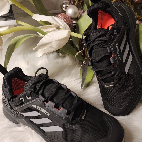 adidas men's Terrex Swift R3 Sneaker Men7/Women new - Picture 4 of 5